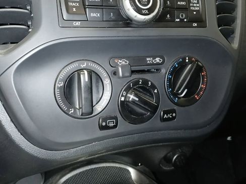 Used 2014 Nissan Juke S FWD image 19