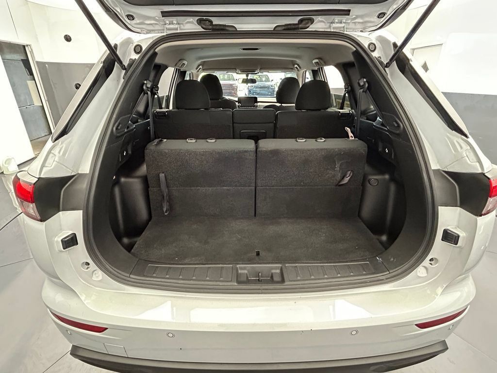 Used 2024 Mitsubishi Outlander ES FWD image 18