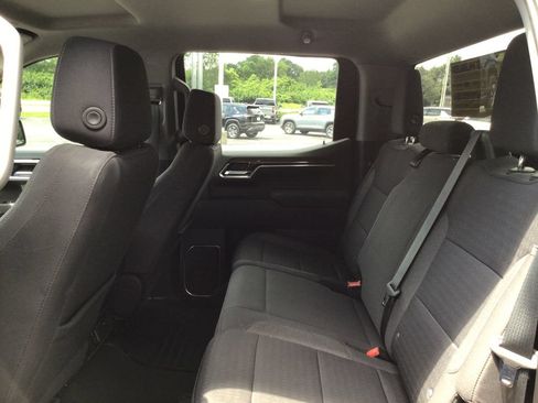 Used 2022 Chevrolet Silverado 1500 LT AWD/4WD image 33