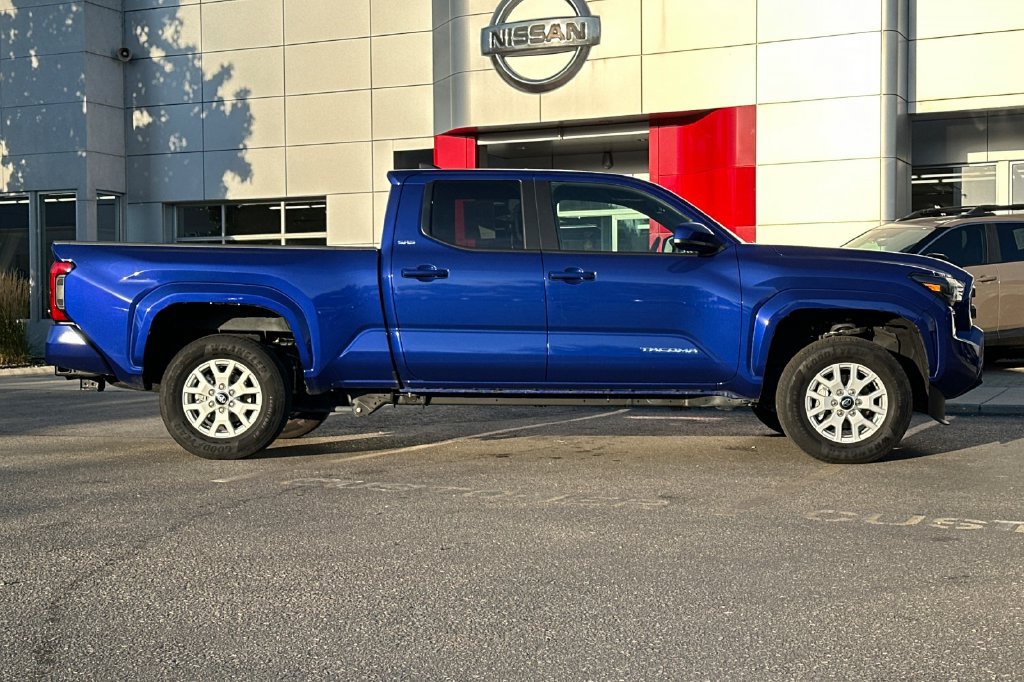 Used 2025 Toyota Tacoma SR5 AWD/4WD image 3