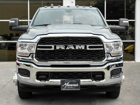 Used 2024 RAM 3500 Tradesman w/ Chrome Appearance Group AWD/4WD image 5