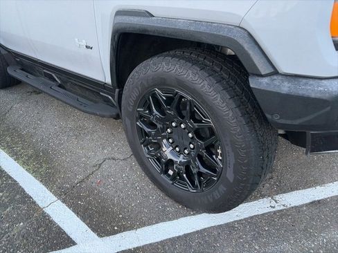 Used 2025 GMC Hummer EV 2X image 4