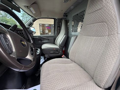 Used 2019 Chevrolet Express 3500 w/ Driver Convenience Package image 12