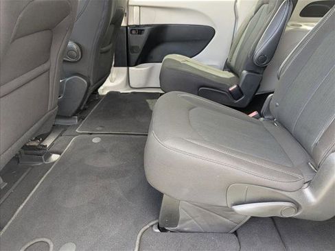 Used 2022 Chrysler Voyager LX FWD image 17
