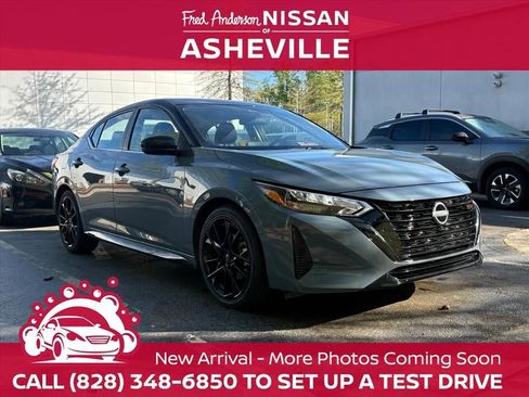 Used 2025 Nissan Sentra SR w/ Midnight Edition image 1