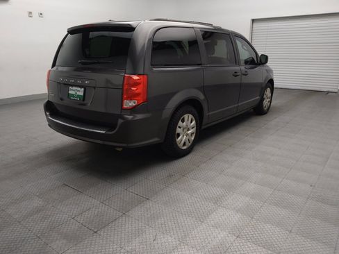 Used 2019 Dodge Grand Caravan SE w/ UConnect Hands-Free Group FWD image 9