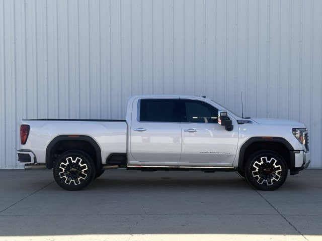Used 2025 GMC Sierra 2500 Denali w/ Denali Reserve Package AWD/4WD image 3