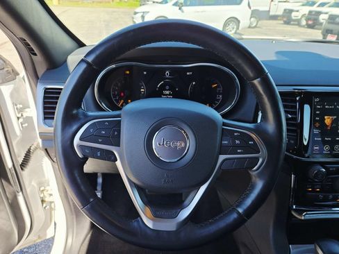 Certified 2022 Jeep Grand Cherokee Laredo X AWD/4WD image 18