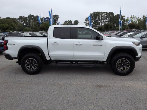 Used 2024 Chevrolet Colorado ZR2 w/ Technology Package AWD/4WD image 2