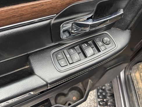 Used 2017 RAM 1500 Laramie w/ Convenience Group image 9