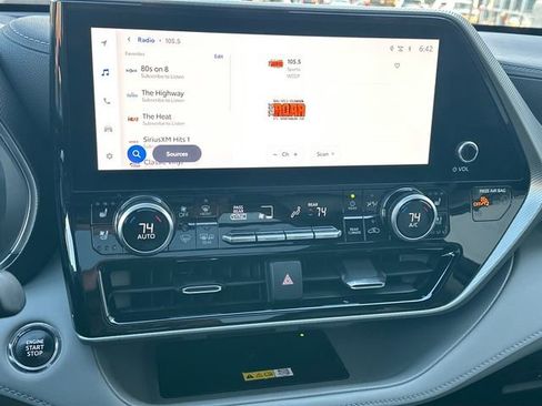 Used 2023 Toyota Highlander Platinum image 23