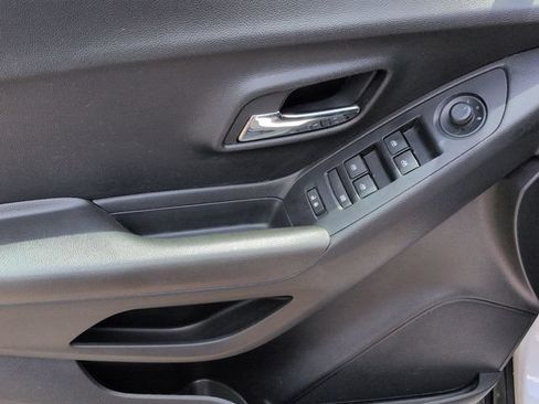 Used 2019 Chevrolet Trax LT w/ LT Convenience Package FWD image 24