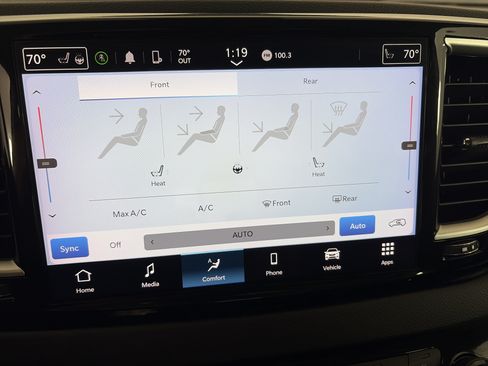 Used 2024 Chrysler Pacifica Touring-L FWD image 19