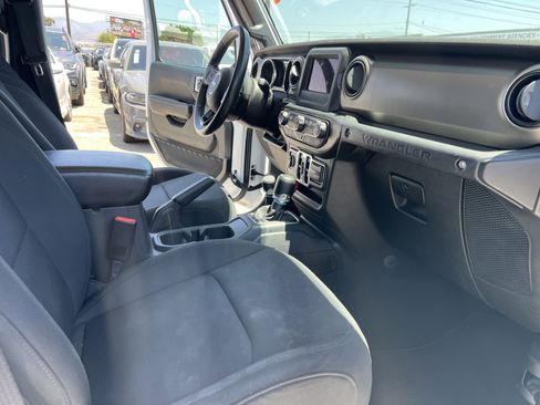 Used 2018 Jeep Wrangler Unlimited Sport S AWD/4WD image 19