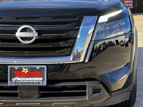 Used 2024 Nissan Pathfinder SV w/ SV Premium Package image 8