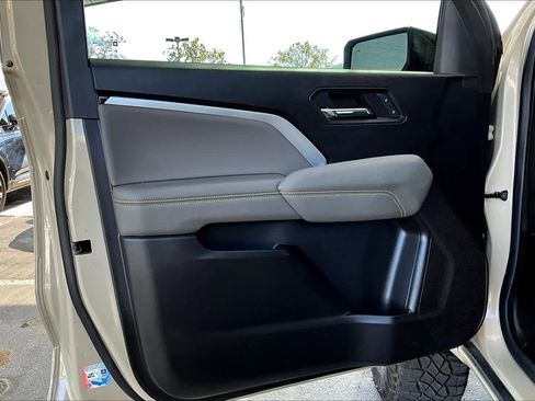 Used 2024 Chevrolet Colorado ZR2 w/ Technology Package image 21