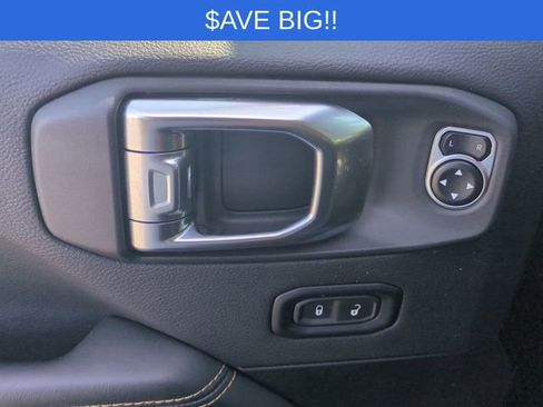 Used 2025 Jeep Wrangler Unlimited Sahara image 13