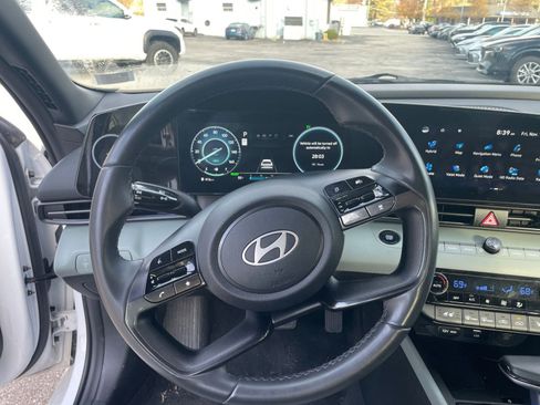 Used 2025 Hyundai Elantra Limited image 25