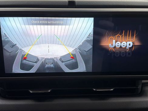 Used 2025 Jeep Wrangler Unlimited Sahara w/ Safety Group AWD/4WD image 22