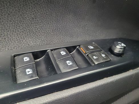 Used 2019 Toyota Camry SE w/ Sunroof Package FWD image 27