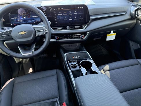 New 2026 Chevrolet Equinox LT w/ Convenience Package II FWD image 36