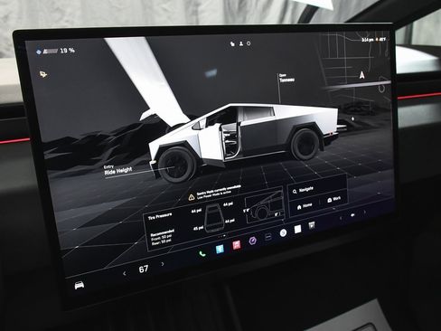 Used 2025 Tesla Cybertruck AWD Crew Cab image 69