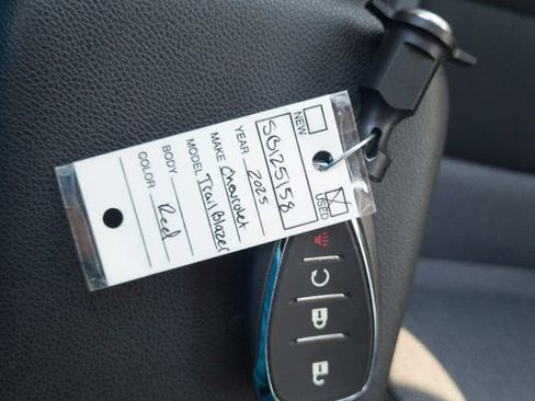 Used 2025 Chevrolet TrailBlazer LT image 35