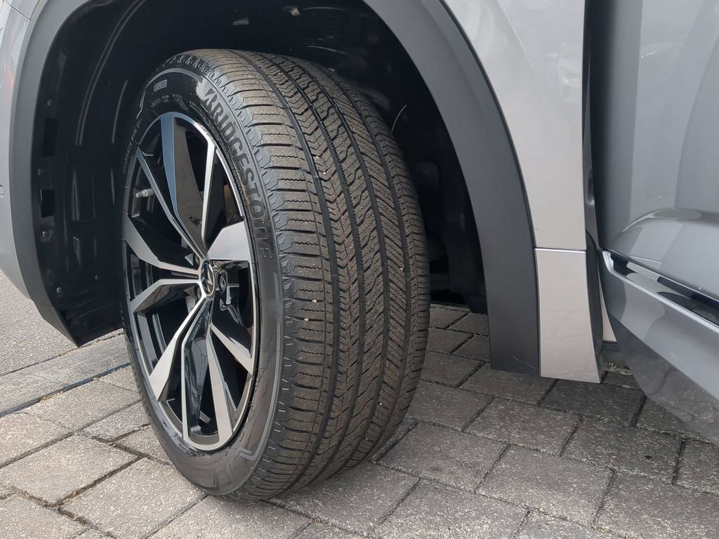 Certified 2024 Volkswagen Atlas Cross Sport SEL Premium R-Line AWD/4WD image 38