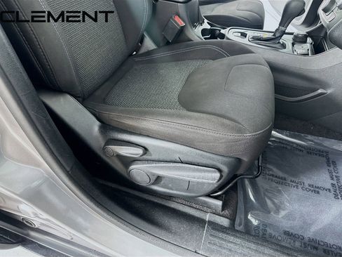 Used 2019 Jeep Cherokee Latitude w/ Cold Weather Group image 32