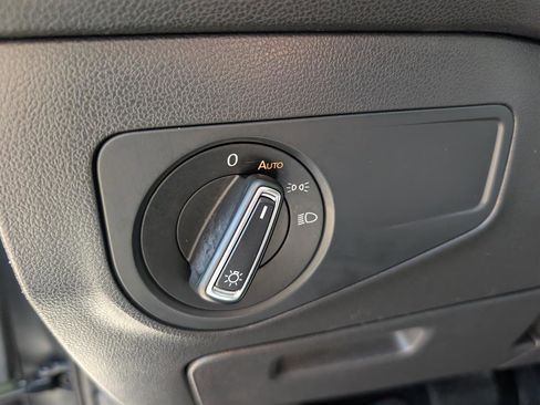 Used 2022 Volkswagen Tiguan SE image 31