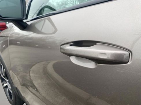 Used 2022 Volvo XC40 T4 R-Design w/ Climate Package image 12