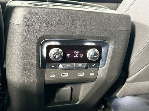 Used 2023 GMC Yukon SLT w/ SLT Luxury Package image 26