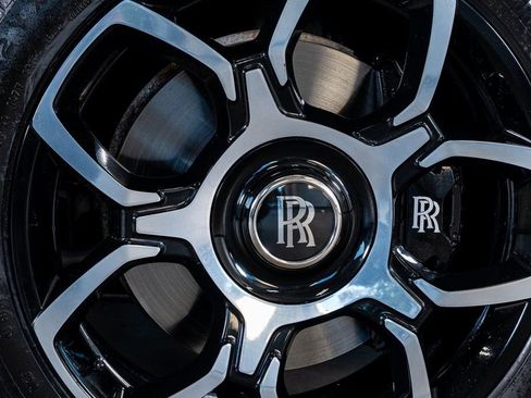 Used 2022 Rolls-Royce Cullinan Black Badge image 11