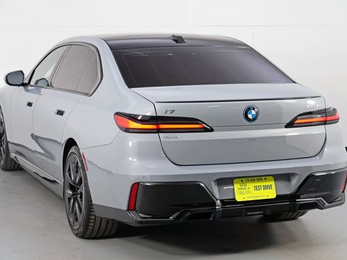 Used 2024 BMW i7 xDrive60 w/ Premium Package image 59
