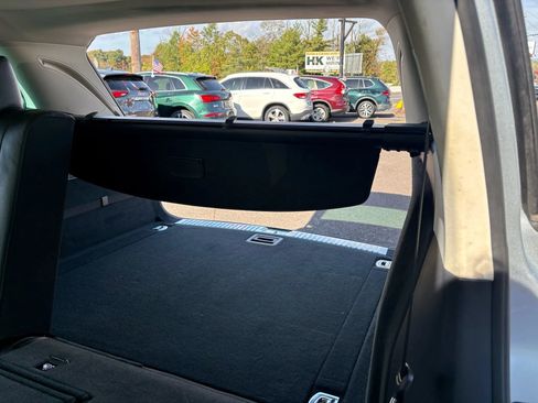 Used 2015 Volkswagen Touareg VR6 image 22