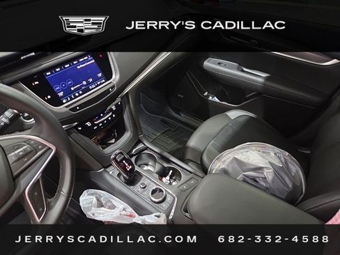 Certified 2024 Cadillac XT5 Luxury FWD image 8
