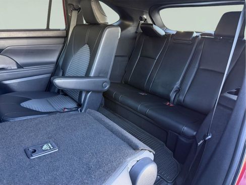 Used 2023 Toyota Highlander XSE image 23