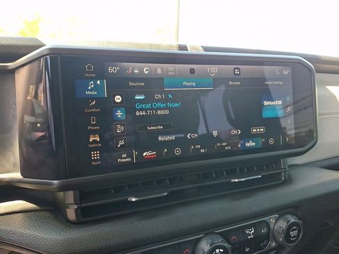 Used 2024 Jeep Wrangler Unlimited w/ Convenience Group AWD/4WD image 18