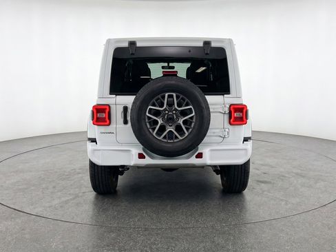 Used 2025 Jeep Wrangler Sahara image 7