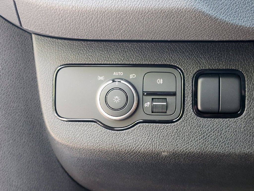 Used 2025 Mercedes-Benz Sprinter 2500 image 21