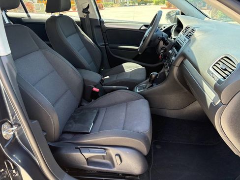 Used 2013 Volkswagen Golf 4-Door FWD image 17