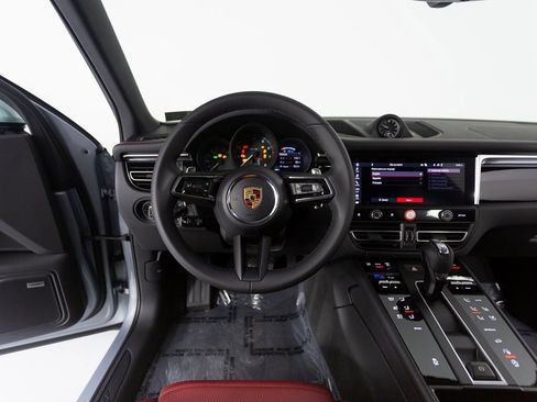 New 2026 Porsche Macan image 17