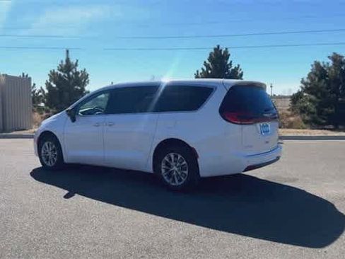 New 2025 Chrysler Pacifica Select w/ Uconnect Theater Family Group image 6