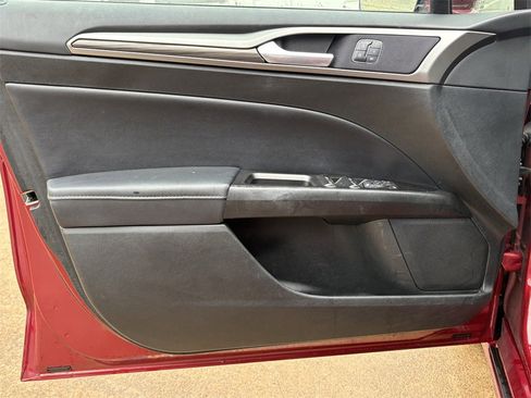 Used 2017 Ford Fusion SE w/ Fusion SE Technology Package image 7