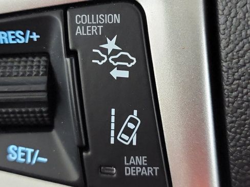 Used 2016 Chevrolet Equinox LTZ w/ Enhanced Convenience Package FWD image 24