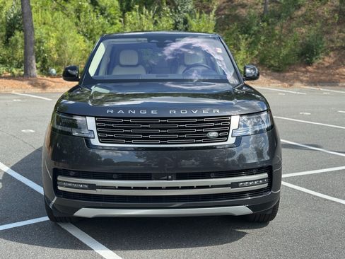 Used 2023 Land Rover Range Rover SE AWD/4WD image 2