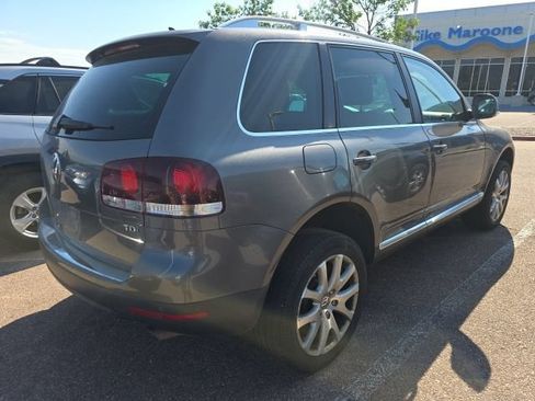 Used 2010 Volkswagen Touareg TDI AWD/4WD image 15
