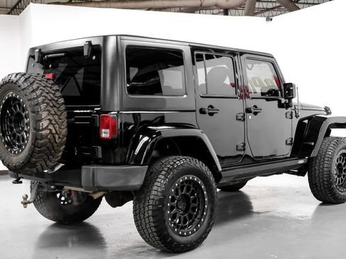 Used 2018 Jeep Wrangler Unlimited Sahara w/ Connectivity Group image 7