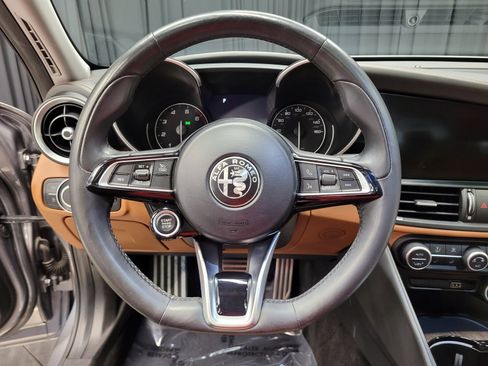 Used 2020 Alfa Romeo Giulia Ti w/ Quick Order Package 22X Lusso image 21