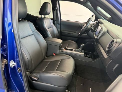 Used 2023 Toyota Tacoma TRD Off-Road w/ TRD Premium Off Road Package AWD/4WD image 17